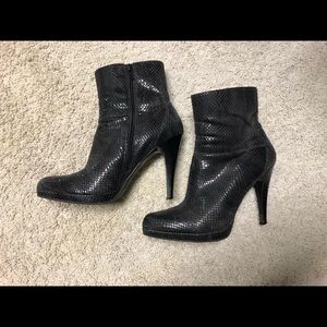 Nine West size 8 boots